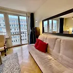 Apartment Raven Metro Fast Wifi 70'tv Netflix Hbomax Appletv Warschau