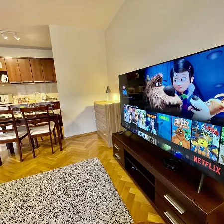 Apartment Raven Metro Fast Wifi 70'tv Netflix Hbomax Appletv Warsaw