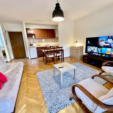 Raven Metro Fast Wifi 70'tv Netflix Hbomax Appletv Apartment Warsaw